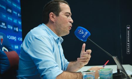 Marcelo Paz em entrevista coletiva. (Foto: Mateus Lotif/FEC)