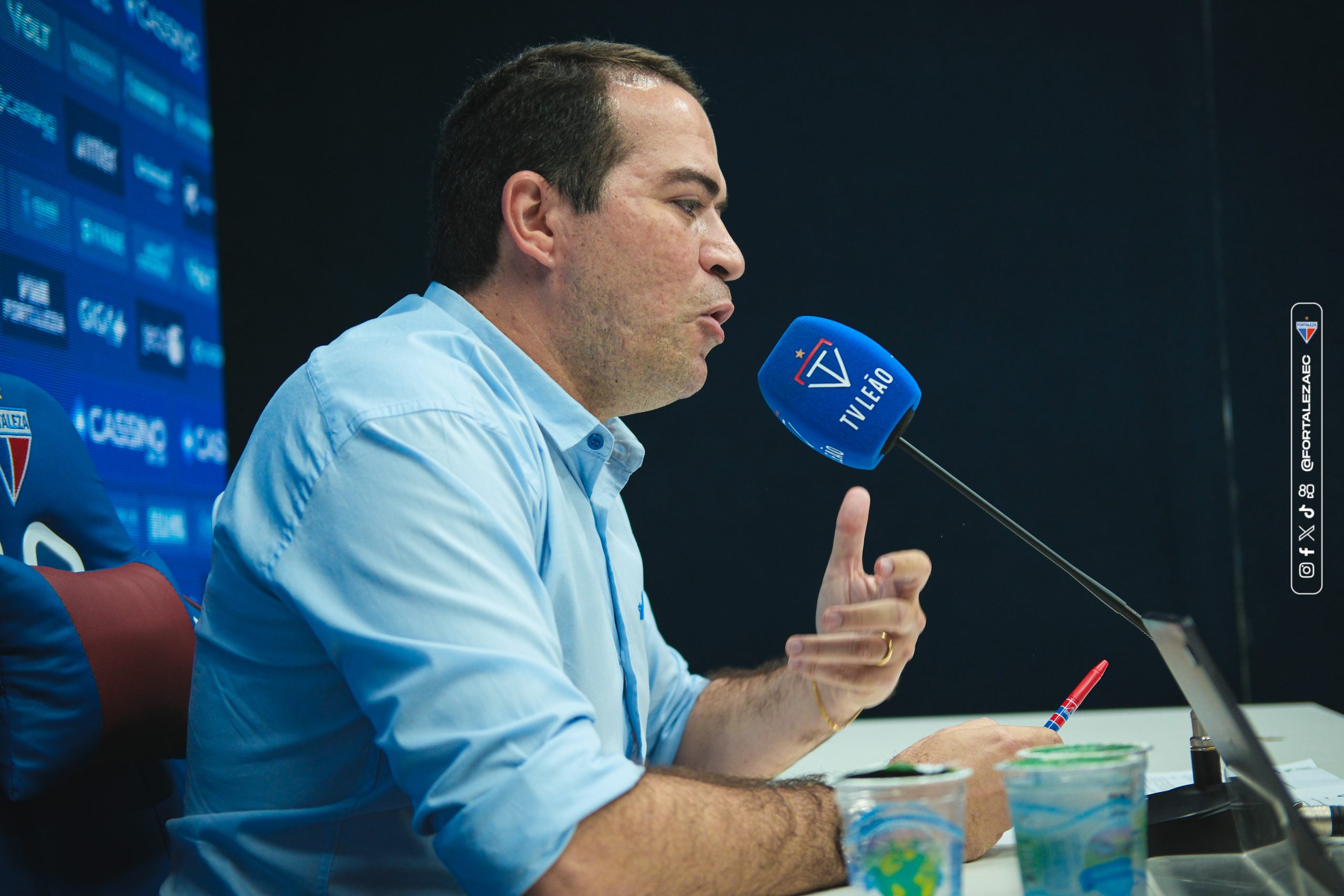 Marcelo Paz em entrevista coletiva. (Foto: Mateus Lotif/FEC)