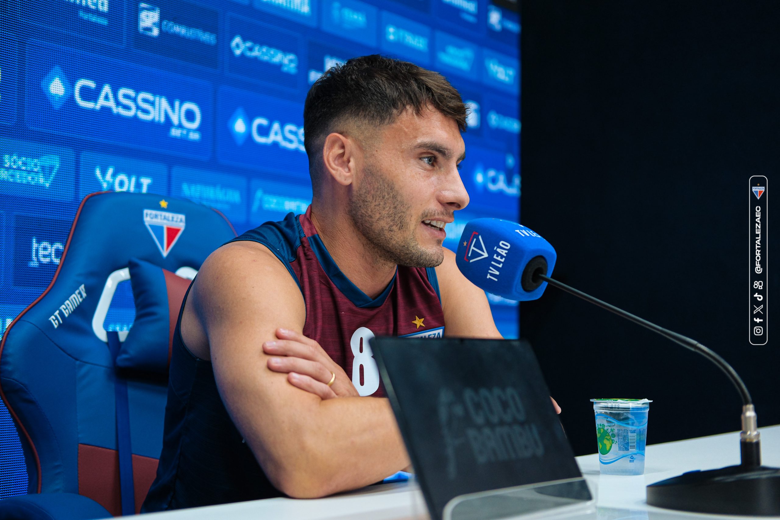 Emmanuel Martínez em coletiva. (Foto: Mateus Lotif/FEC)