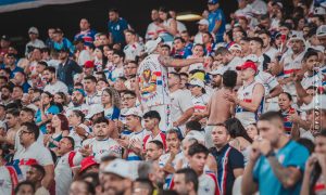 Torcida do Fortaleza, na Arena Castelão. (Foto: Mateus Lotif/FEC)