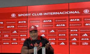 Roger fala sobre provável escalação do Inter no Grenal 446: 'espero ser justo' (Foto: Ricardo Duarte / Internacional)