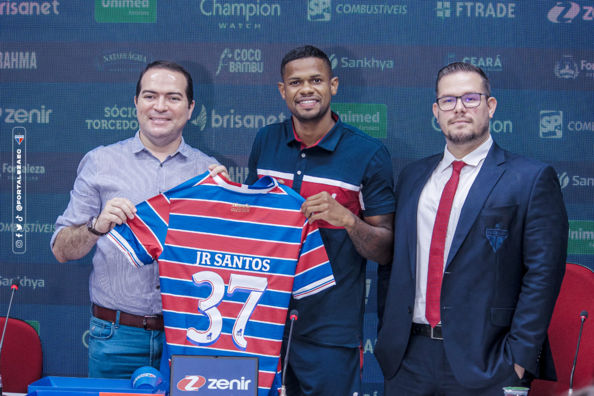 Júnior Santos em apresentação pelo Fortaleza. (Foto: Karim Georges/FEC)