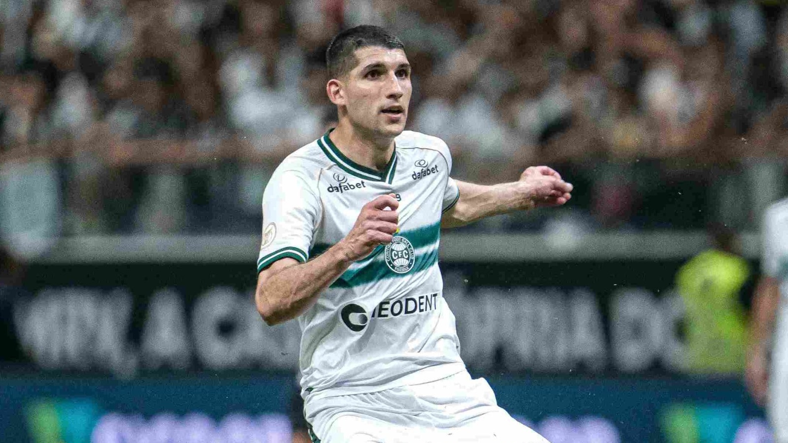 Matheus Bianqui em atuação pelo Coritiba. (Foto: Gabriel Thá/CFC)