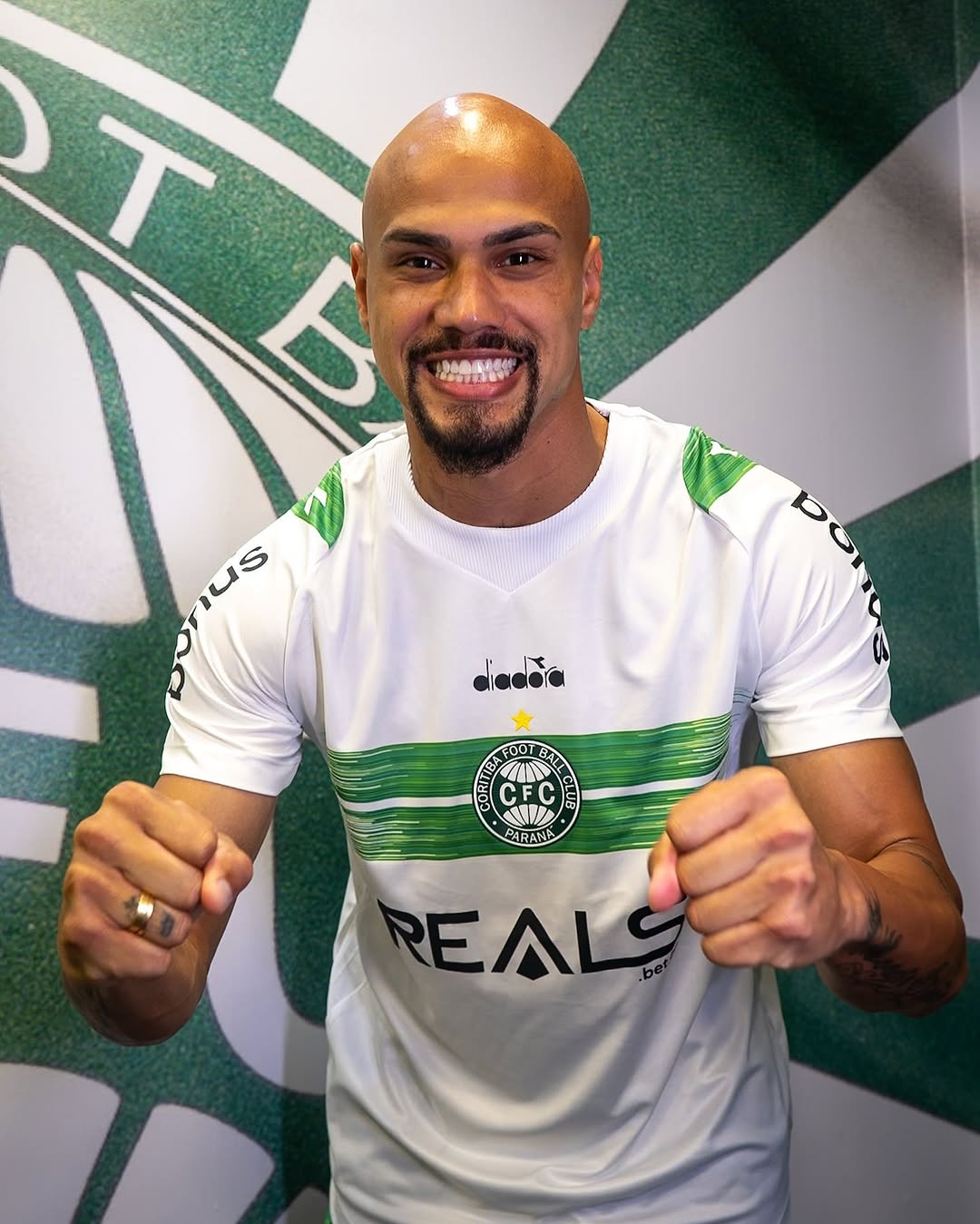 Nicolas Careca é anunciado pelo Coritiba. (Foto: Reprodução/CFC)