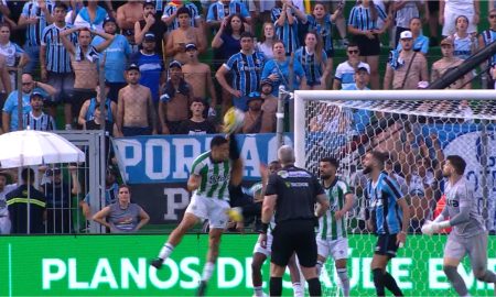 O momento do gol do Grêmio que gerou reclamação por parte do Juventude. (Foto: Reprodução/FGF)