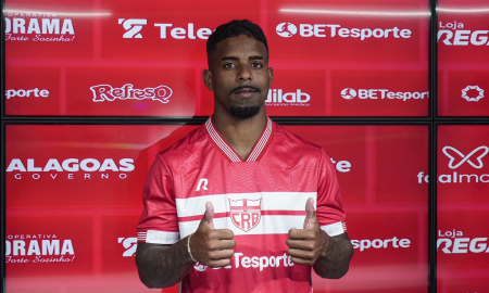 Hayner é anunciado pelo CRB. (Foto: Lucca Morais/CRB)