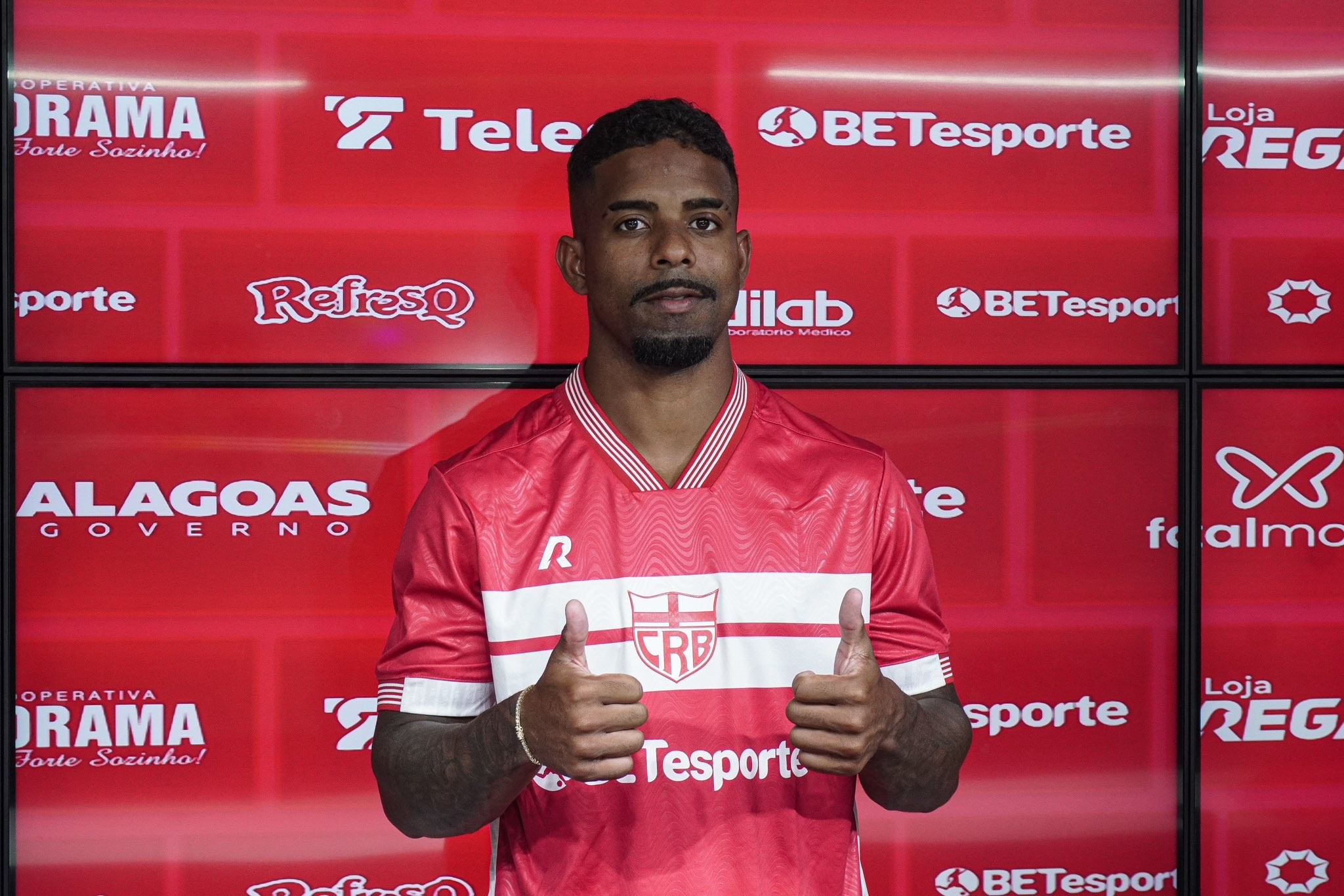 Hayner é anunciado pelo CRB. (Foto: Lucca Morais/CRB)