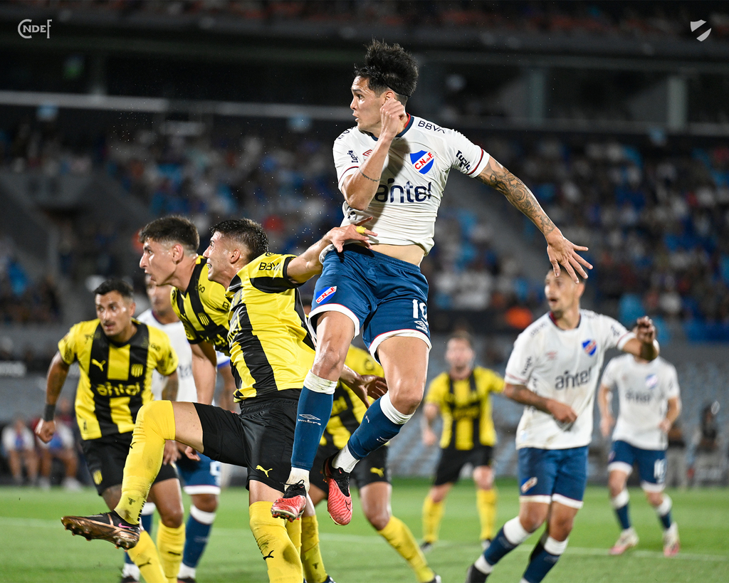 Peñarol e Nacional em ação. (Foto: Reprodução/Nacional)