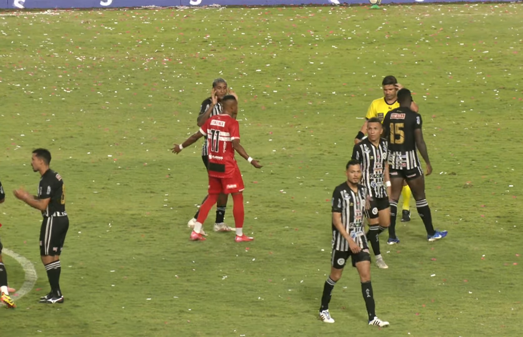 Lance inusitado entre CRB e ASA. (Foto: Reprodução/NN Play)