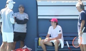 João Fonseca com staff e Franco Davin à direita (Foto: Andrew Eichenholz | @atptour)