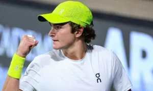 João Fonseca em ação durante torneio. (Foto: Reprodução/X ATP)