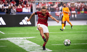 Rafinha em atuação no evento do Bayern de Munique. (Foto: Reprodução/Bayern de Munique)